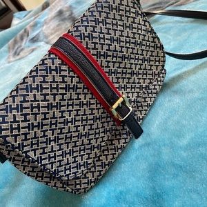 Tommy Hilfiger crossbag/handbag💙